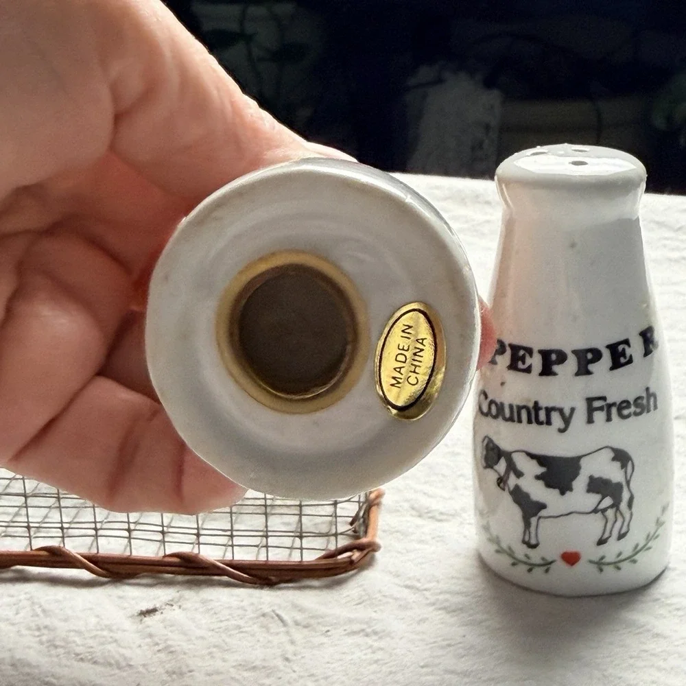 Vintage  Holstein Cow Salt & Pepper Shakers Milk Bottle Shaped Country W/ Caddy.